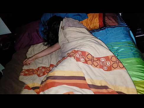 ❤️ Patėvis bara savo jauną pamotę, kol ji miega. ️❌ Namų porno prie mūsų ️❤